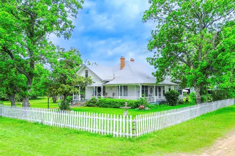 12414 Rock Creek Rd, Waco, TX 76708