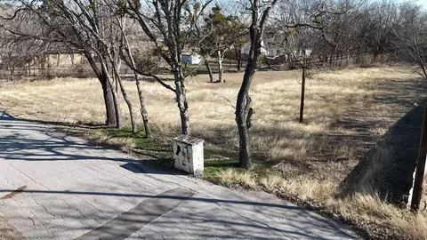 105 Huling Dr, Azle, TX 76020