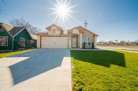 2900 Fitzhugh Ave, Fort Worth, TX 76105