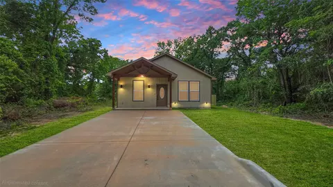 163 Lake Creek Dr, Mabank, TX 75156