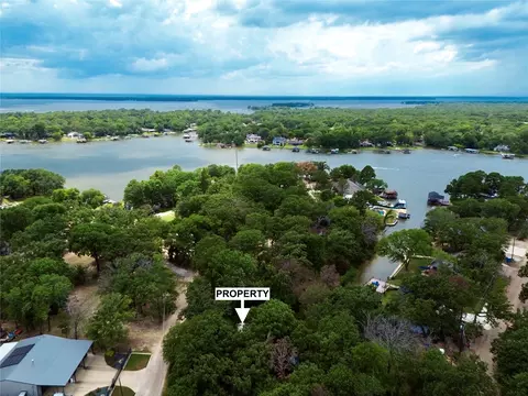 106 Lowe Dr, Mabank, TX 75156