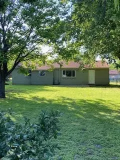 829 Sunnybrook Dr, Burleson, TX 76028