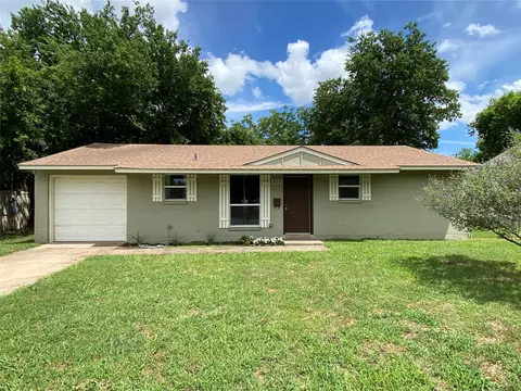 829 Sunnybrook Dr, Burleson, TX 76028