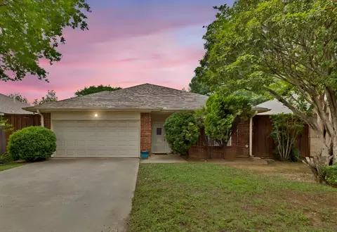 299 Boliver Ave, Lake Dallas, TX 75065