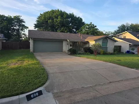 608 Shelmar Dr, Euless, TX 76039