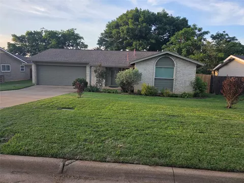 Exterior - 608 Shelmar Dr, Euless, TX 76039 photo 3 of 4