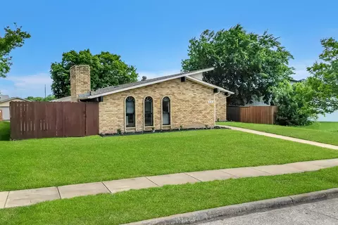7618 Christie Ln, Dallas, TX 75249
