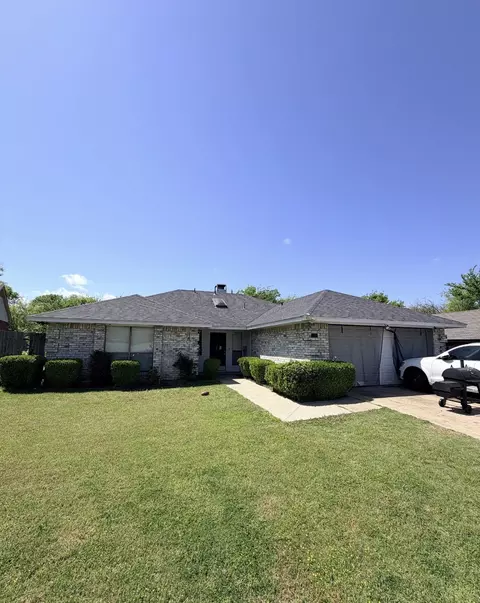 951 Brookside Dr, Cedar Hill, TX 75104