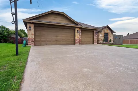 629 E Sheila Cir, Joshua, TX 76058