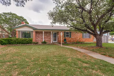 209 Teeter Dr, Crowley, TX 76036