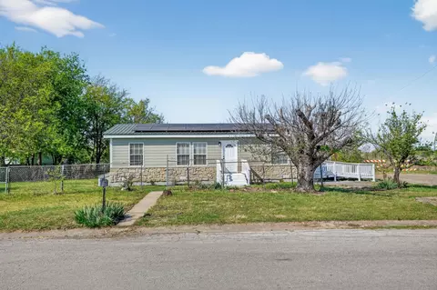 1917 Nolan Ridge Dr, Cleburne, TX 76033