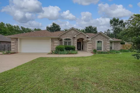 205 Heritage Ct, Lindale, TX 75771