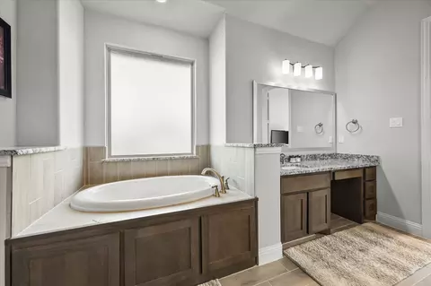 Bath - 1600 Lynx Loop, Forney, TX 75126 photo 1 of 3