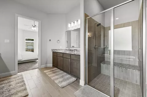 Bath - 1600 Lynx Loop, Forney, TX 75126 photo 2 of 3