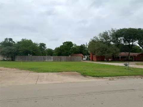 5633 Oak Grove Rd N, Fort Worth, TX 76134