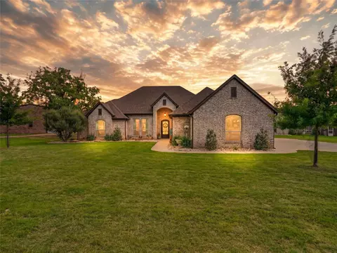 4103 King Air Ct, Granbury, TX 76049