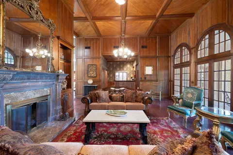 2 Nobhill Dr, Greenville, TX 75402