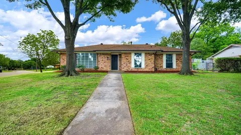 400 Brook Hollow Cir, Desoto, TX 75115