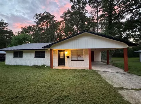 712 NE 5th St, Springhill, LA 71075