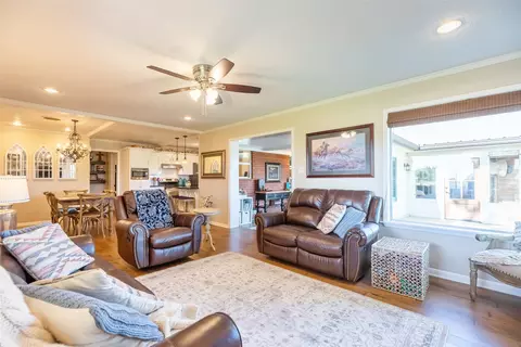 Living - 305 N Avenue K E, Haskell, TX 79521 photo 3 of 6