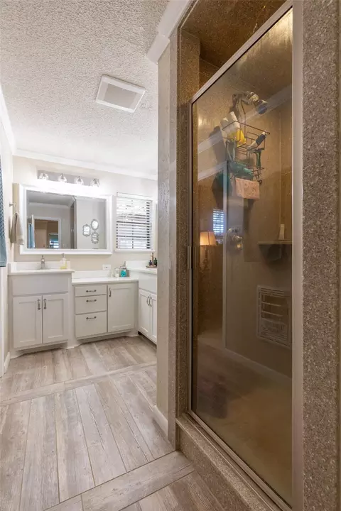 Bath - 305 N Avenue K E, Haskell, TX 79521 photo 2 of 4