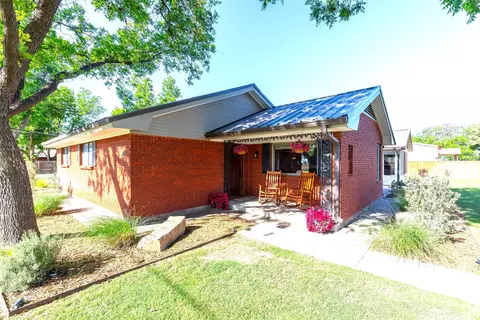Exterior - 305 N Avenue K E, Haskell, TX 79521 photo 3 of 10