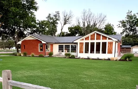 Exterior - 305 N Avenue K E, Haskell, TX 79521 photo 9 of 10