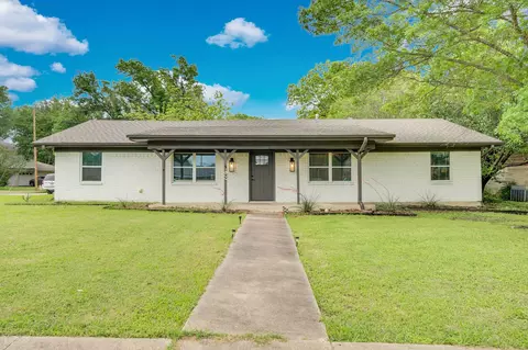 1104 Williamsburg Dr, Ennis, TX 75119