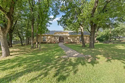 2005 Meadow Dr, Crowley, TX 76036