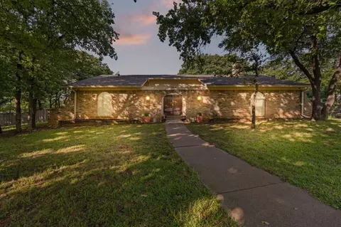 2005 Meadow Dr, Crowley, TX 76036
