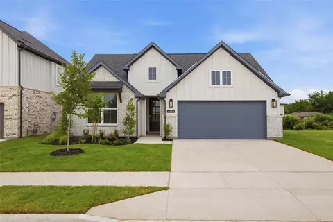 4653 Commack Dr, Fort Worth, TX 76135