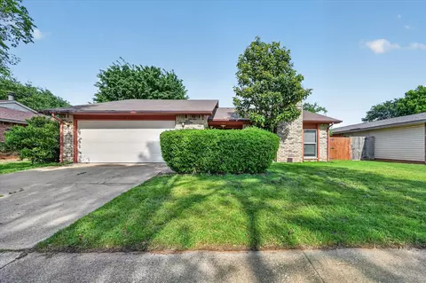 2705 Treeview Dr, Arlington, TX 76016