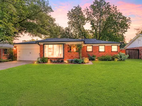 1217 Park Center St, Benbrook, TX 76126