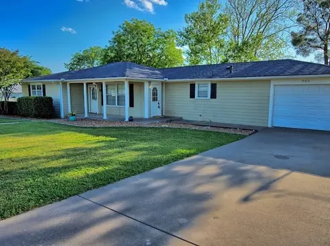 933 N Main St, Muenster, TX 76252