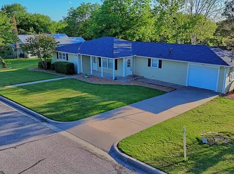 933 N Main St, Muenster, TX 76252
