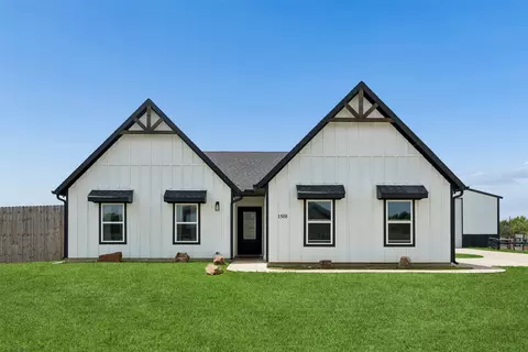 1588 Westpoint Cir, Terrell, TX 75161