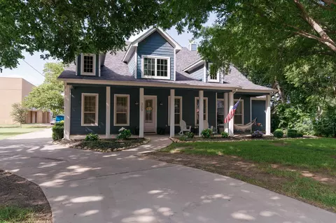 305 Main St, Roanoke, TX 76262