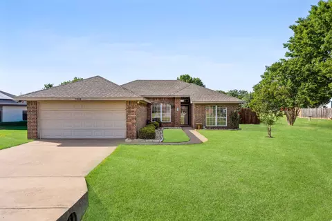 3928 Country Meadows Cir, Granbury, TX 76049