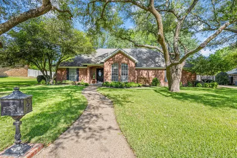 926 Canyon Dr, Cleburne, TX 76033