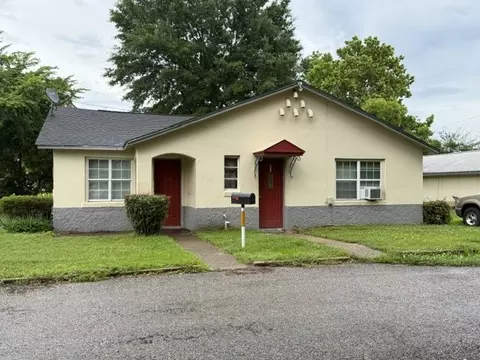 302 E 11th St, Mount Pleasant, TX 75455