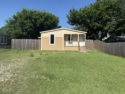 1717 Gale Dr, Pelican Bay, TX 76020