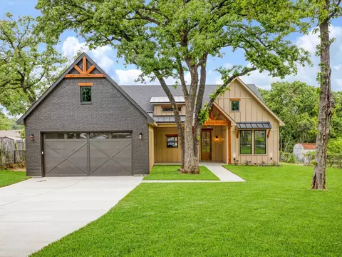 314 W Mistletoe Dr, Kennedale, TX 76060