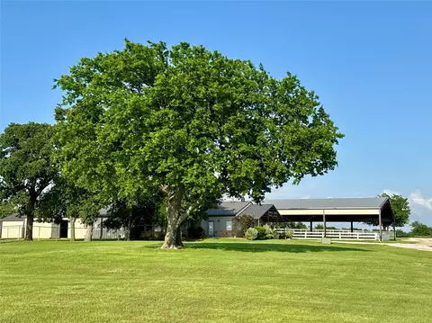 9722 Oak Creek Dr, Pilot Point, TX 76258