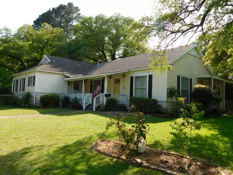 406 NW 3rd St, Springhill, LA 71075