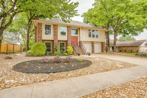 3701 Teal Ln, Bedford, TX 76021