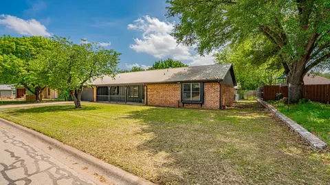 113 Wheeler St, Glen Rose, TX 76043