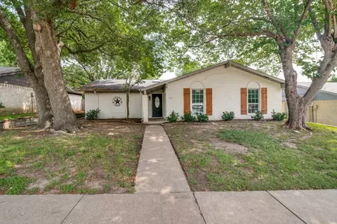 922 Meadowdale Cir, Garland, TX 75043