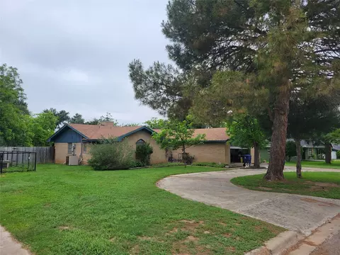 1707 Broadmoor Dr, Brownwood, TX 76801