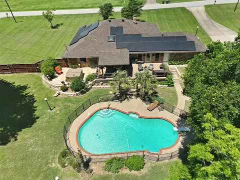 5610 Springbrook Dr, Midlothian, TX 76065