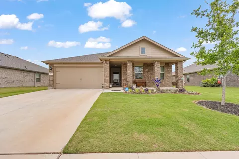 313 Crestridge Dr N, Cleburne, TX 76033